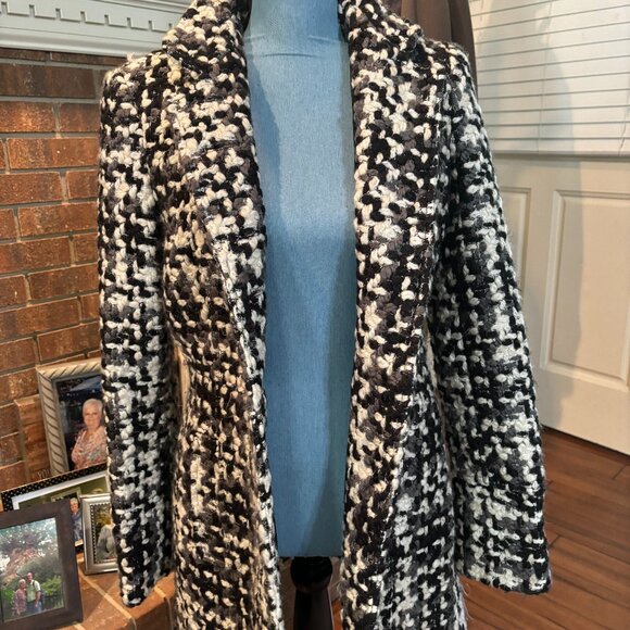 WHITE HOUSE BLACK MARKET COAT BLACK & WHITE THICK LINED CROCHET LOOK JACKET - Picture 1 of 4